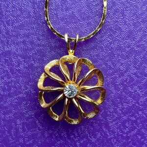 Gold Tone Necklace with Pendant